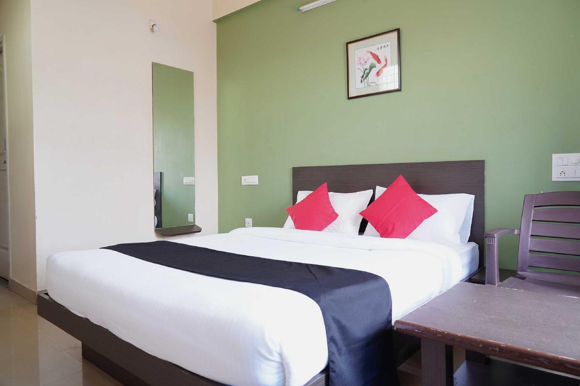 Oyo Chinthu Comforts Tumkur Exterior foto